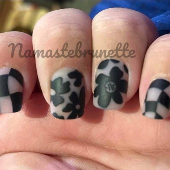 2/$16 Black Matte Floral Checkerboard Press On Nails - Picture 9 of 16